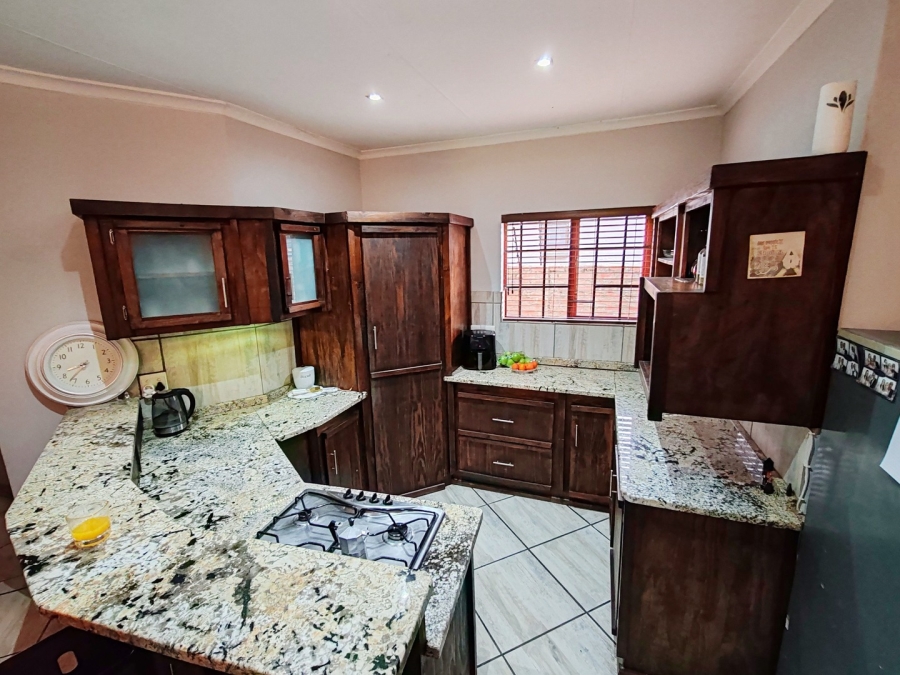 3 Bedroom Property for Sale in Mooivallei Park North West